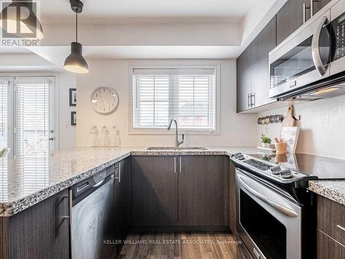 11 - 39 Hays Boulevard, Oakville, ON - Indoor Photo Showing Kitchen With Upgraded Kitchen