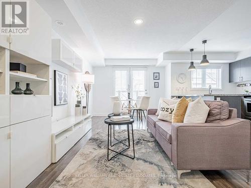 11 - 39 Hays Boulevard, Oakville, ON - Indoor Photo Showing Living Room