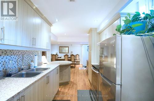 6371 Chapman Court, Mississauga, ON - Indoor Photo Showing Kitchen With Double Sink