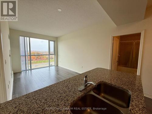 1101 - 349 Rathburn Road, Mississauga, ON - Indoor Photo Showing Kitchen