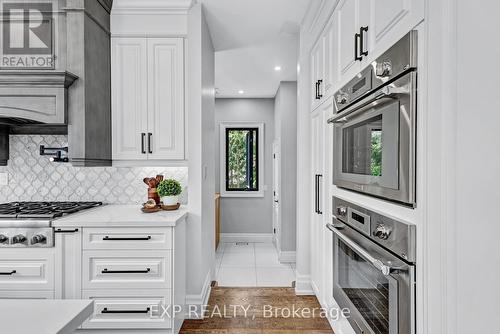 60 North Riverdale Drive, Caledon, ON - Indoor Photo Showing Kitchen With Upgraded Kitchen