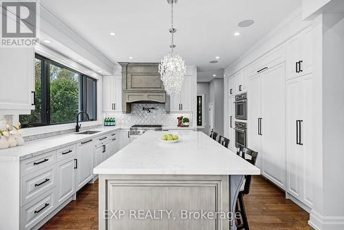 60 North Riverdale Drive, Caledon, ON - Indoor Photo Showing Kitchen With Upgraded Kitchen