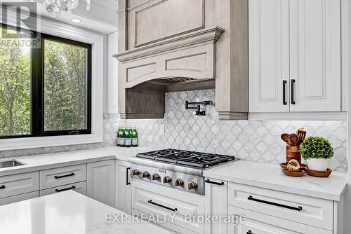 60 North Riverdale Drive, Caledon, ON - Indoor Photo Showing Kitchen With Upgraded Kitchen