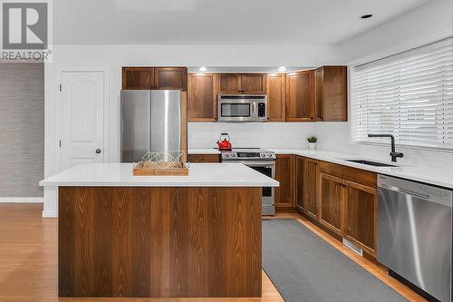 180 Mccurdy Road E Unit# 3, Kelowna, BC - Indoor Photo Showing Kitchen