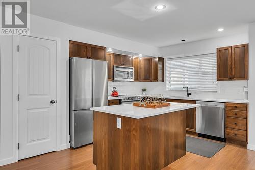 180 Mccurdy Road E Unit# 3, Kelowna, BC - Indoor Photo Showing Kitchen