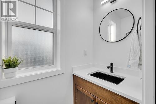 180 Mccurdy Road E Unit# 3, Kelowna, BC - Indoor Photo Showing Kitchen