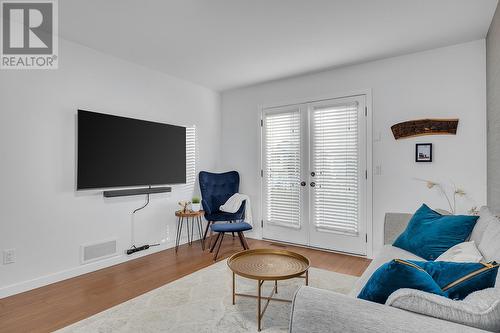 180 Mccurdy Road E Unit# 3, Kelowna, BC - Indoor Photo Showing Living Room