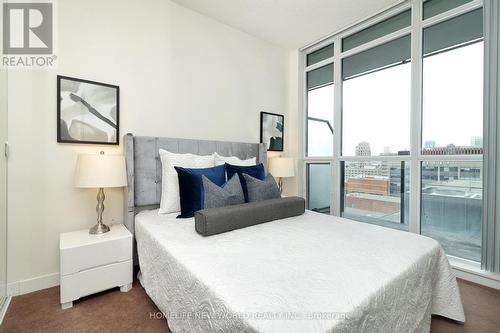 1613 - 770 Bay Street, Toronto, ON - Indoor Photo Showing Bedroom