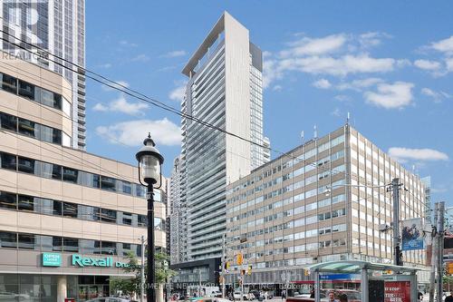 1613 - 770 Bay Street, Toronto, ON - Outdoor With Facade