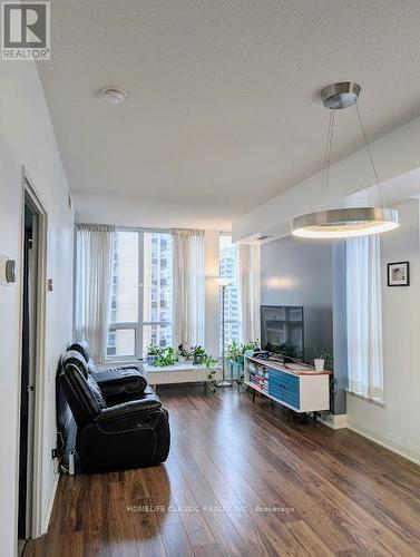 1010 - 83 Redpath Avenue, Toronto, ON - Indoor Photo Showing Living Room