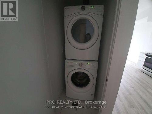 403 - 20 Shore Breeze Drive, Toronto, ON - Indoor Photo Showing Laundry Room