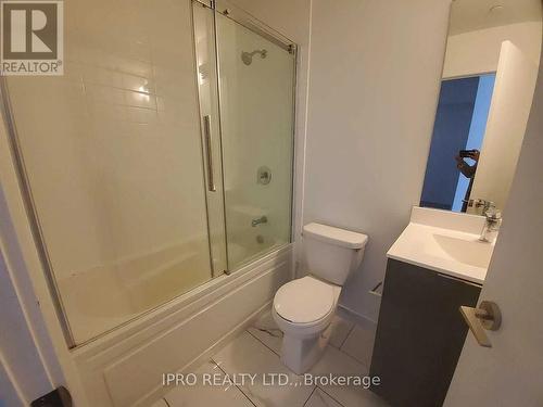 403 - 20 Shore Breeze Drive, Toronto, ON - Indoor Photo Showing Bathroom