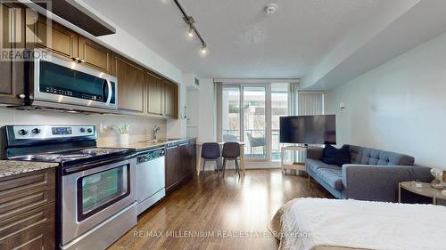 473 - 209 Fort York Boulevard, Toronto, ON - Indoor Photo Showing Kitchen