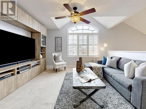 489 West Scugog Lane, Clarington, ON - Indoor Photo Showing Living Room