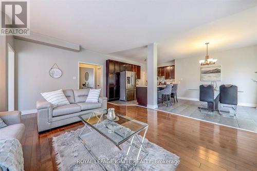 1547 Spencely Drive, Oshawa, ON - Indoor Photo Showing Living Room