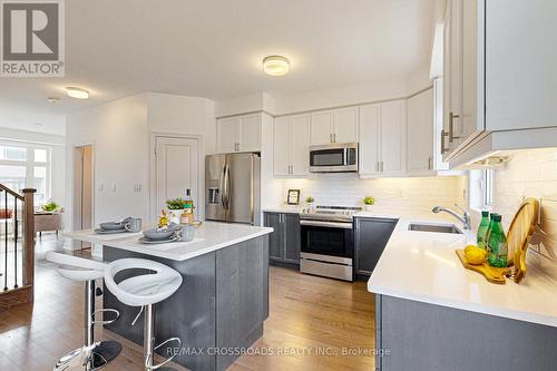 1365 Gull Crossing, Pickering, ON - Indoor Photo Showing Kitchen With Upgraded Kitchen