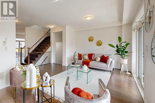 1365 Gull Crossing, Pickering, ON - Indoor Photo Showing Living Room