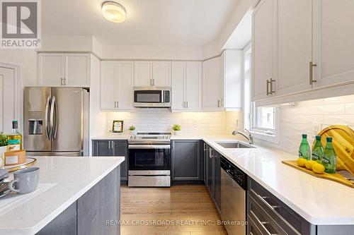 1365 Gull Crossing, Pickering, ON - Indoor Photo Showing Kitchen With Upgraded Kitchen