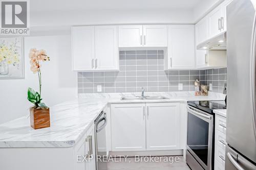 29 Parkside Crescent, Essa, ON - Indoor Photo Showing Kitchen With Upgraded Kitchen