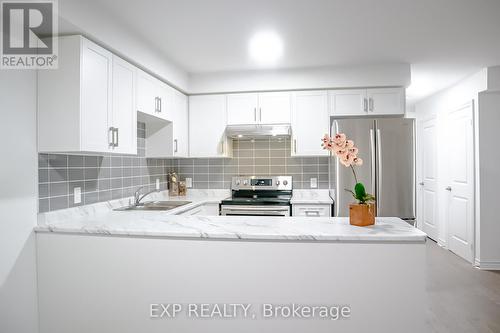 29 Parkside Crescent, Essa, ON - Indoor Photo Showing Kitchen