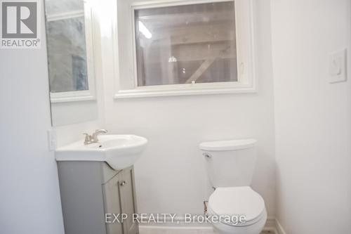 29 Parkside Crescent, Essa, ON - Indoor Photo Showing Bathroom