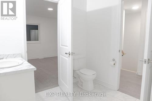 29 Parkside Crescent, Essa, ON - Indoor Photo Showing Bathroom