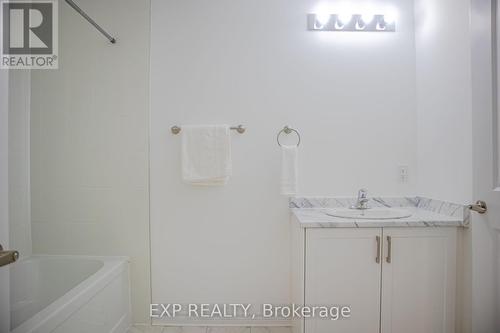 29 Parkside Crescent, Essa, ON - Indoor Photo Showing Bathroom