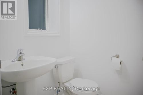 29 Parkside Crescent, Essa, ON - Indoor Photo Showing Bathroom