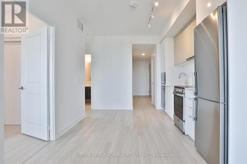 1810A - 30 Upper Mall Way, Vaughan, ON - Indoor Photo Showing Kitchen