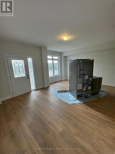 131B-2 - 153 Seguin Street, Richmond Hill, ON - Indoor Photo Showing Living Room