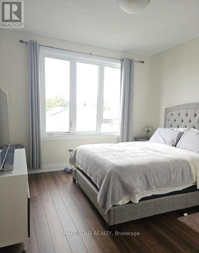 37 Sparks Street, Aurora, ON - Indoor Photo Showing Bedroom