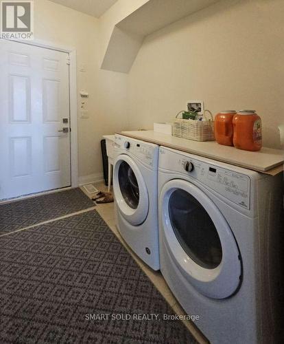 37 Sparks Street, Aurora, ON - Indoor Photo Showing Laundry Room