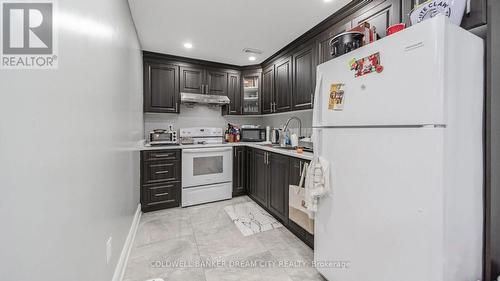 88 Hollowgrove Boulevard, Brampton, ON - Indoor Photo Showing Kitchen