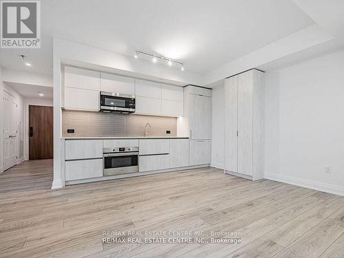 201 - 21 Park Street E, Mississauga, ON - Indoor Photo Showing Kitchen