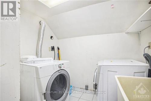 2725 Kelly Avenue, Ottawa, ON - Indoor Photo Showing Laundry Room