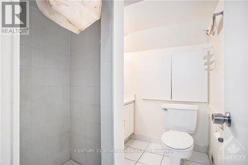 2725 Kelly Avenue, Ottawa, ON - Indoor Photo Showing Bathroom