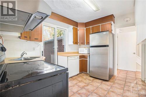 2725 Kelly Avenue, Ottawa, ON - Indoor Photo Showing Kitchen With Double Sink