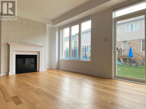 7822 Longhouse Lane, Niagara Falls, ON - Indoor Photo Showing Living Room With Fireplace