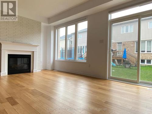 7822 Longhouse Lane, Niagara Falls, ON - Indoor Photo Showing Living Room With Fireplace