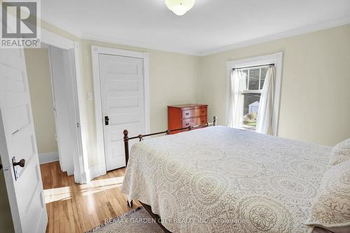 2 Kidd Avenue, Grimsby, ON - Indoor Photo Showing Bedroom