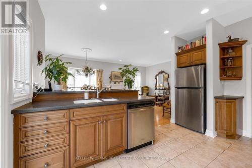 31 Balmoral Drive, Niagara-On-The-Lake, ON - Indoor Photo Showing Kitchen With Double Sink