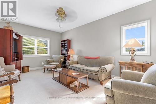 31 Balmoral Drive, Niagara-On-The-Lake, ON - Indoor Photo Showing Living Room