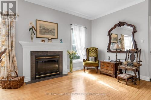 31 Balmoral Drive, Niagara-On-The-Lake, ON - Indoor Photo Showing Living Room With Fireplace