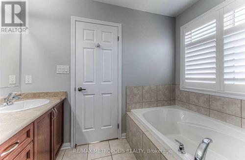 46 Horton Walk, Cambridge, ON - Indoor Photo Showing Bathroom