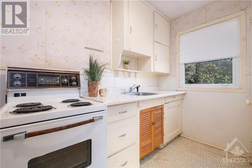 31 Harrold Place, Ottawa, ON - Indoor Photo Showing Kitchen