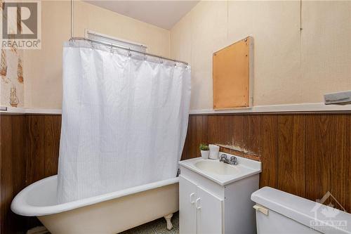 31 Harrold Place, Ottawa, ON - Indoor Photo Showing Bathroom