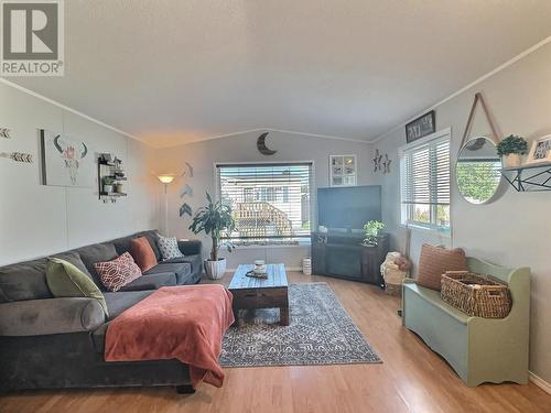 1655 Ord Road Unit# 123, Kamloops, BC - Indoor Photo Showing Living Room