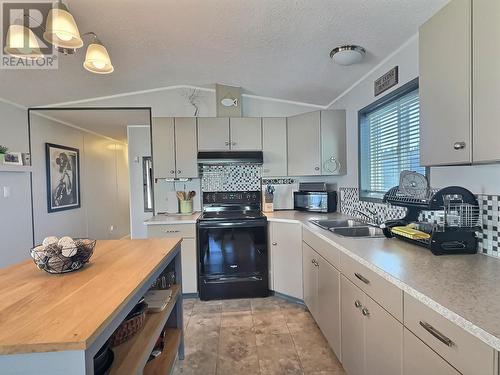 1655 Ord Road Unit# 123, Kamloops, BC - Indoor Photo Showing Kitchen With Double Sink