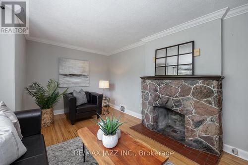 59 Harmony Road N, Oshawa (Eastdale), ON - Indoor Photo Showing Living Room