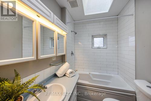 59 Harmony Road N, Oshawa (Eastdale), ON - Indoor Photo Showing Bathroom